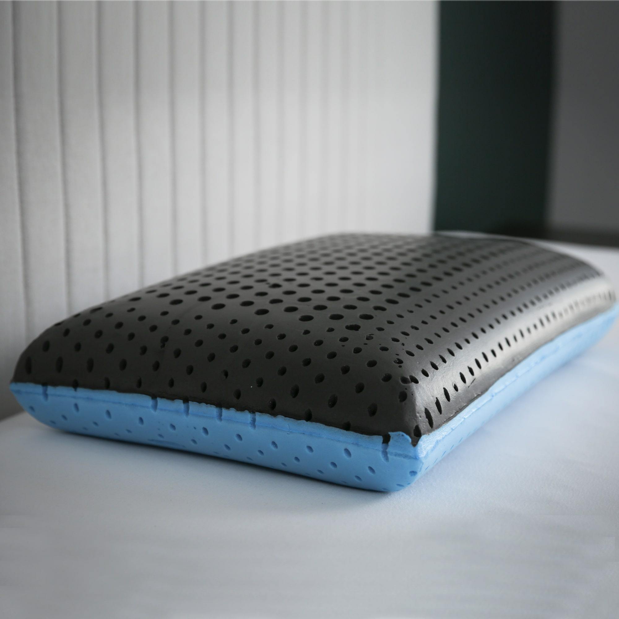 CarbonIce Pillow with 7 in 1 Bacteria Technology BK3483